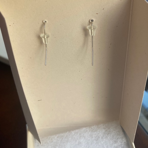 NIB-Excellent condition! Unused! Cross Earrings - Picture 5 of 6